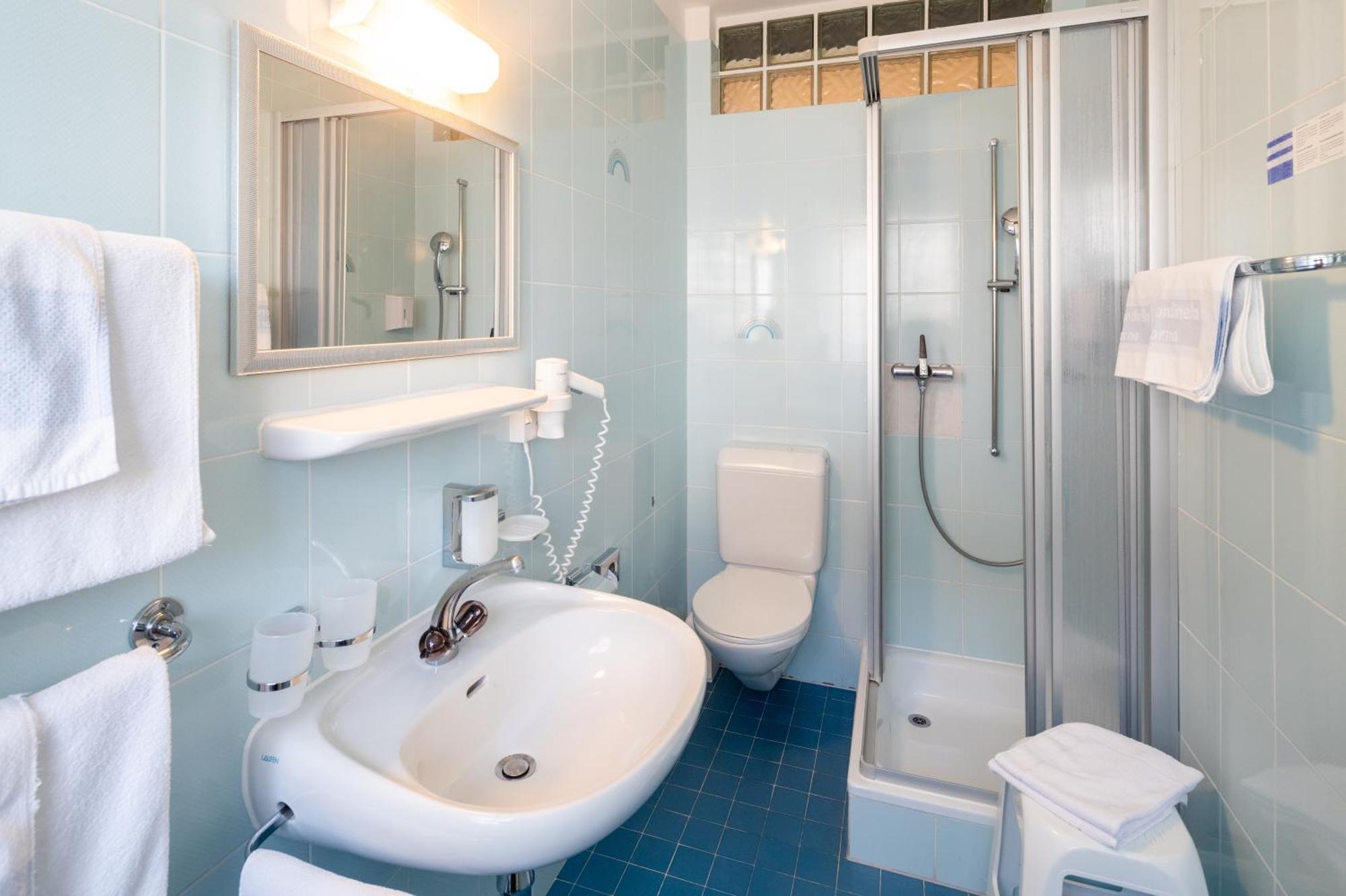 Hotel Rondinella Locarno Rum bild