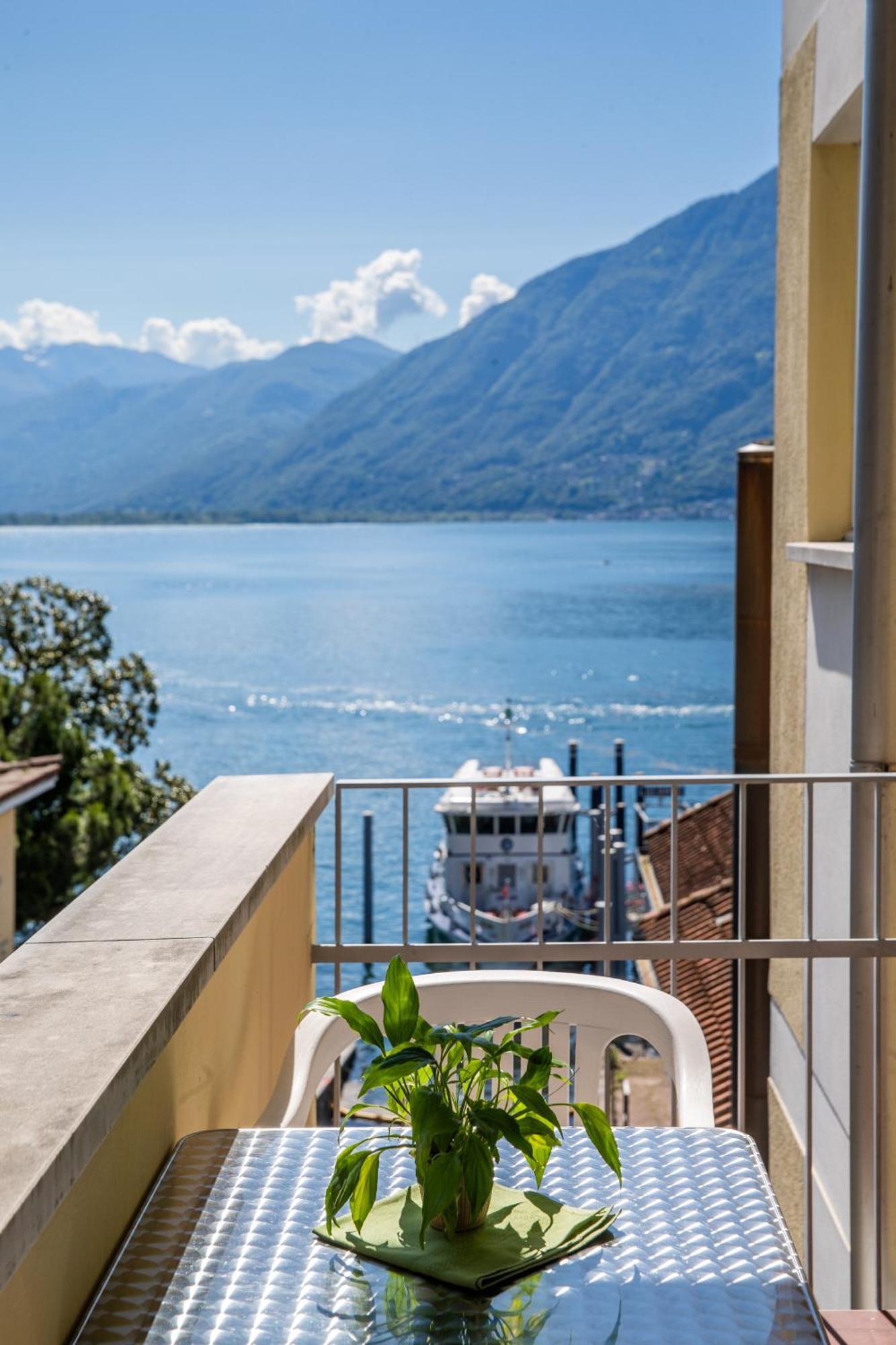 Hotel Rondinella Locarno Rum bild